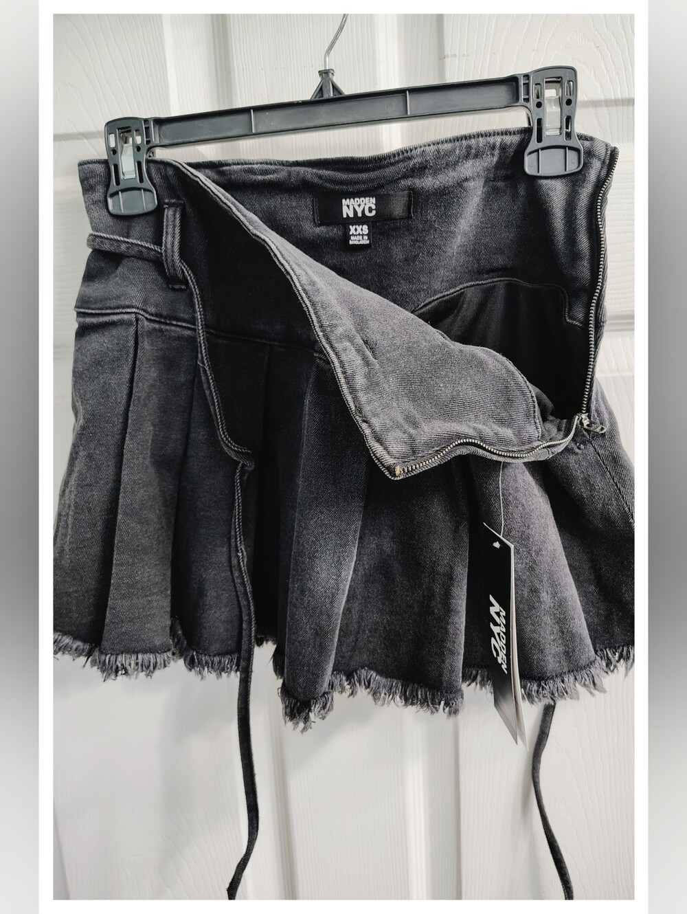 Madden NYC Pleated 'Skort' Distressed Black Denim - Junior Size XXS (00) *NWT* - Picture 2 of 8